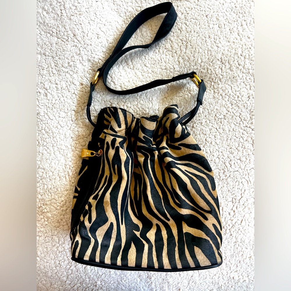Zebra drawstring bucket bag